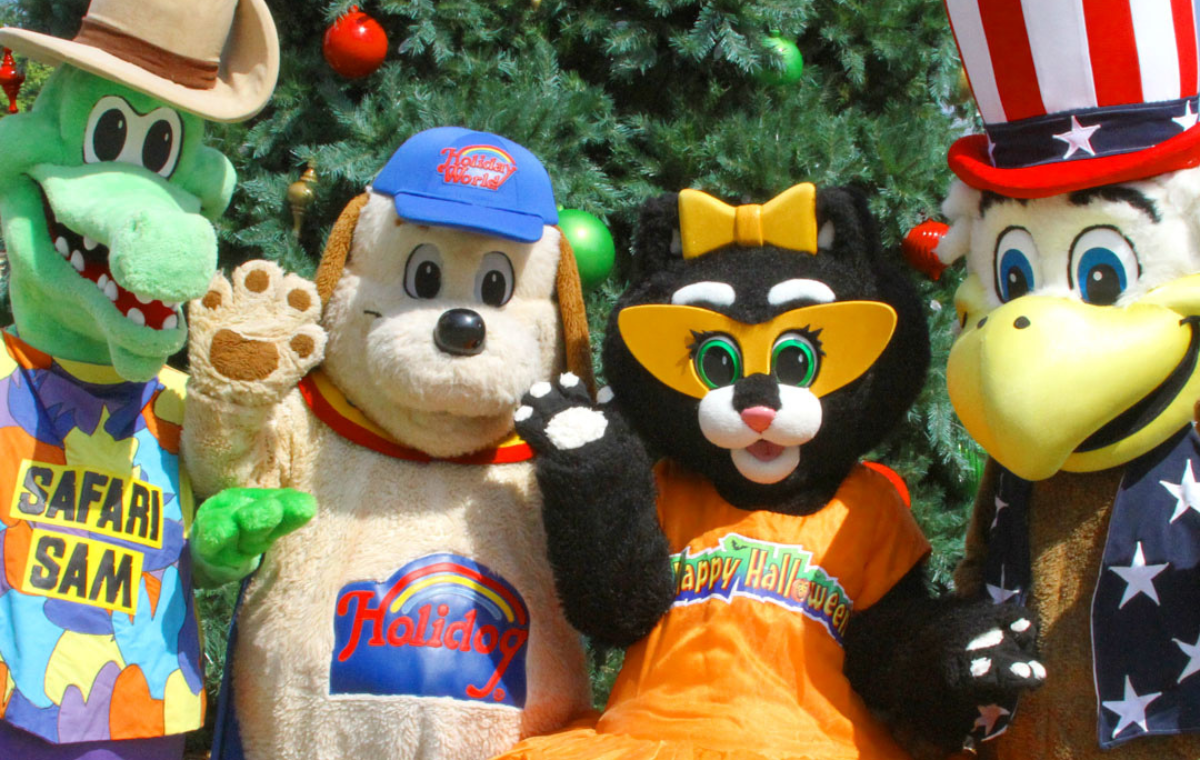 Holidog Kitty Claws Safari Sam and George the Eagle pose for a Photo