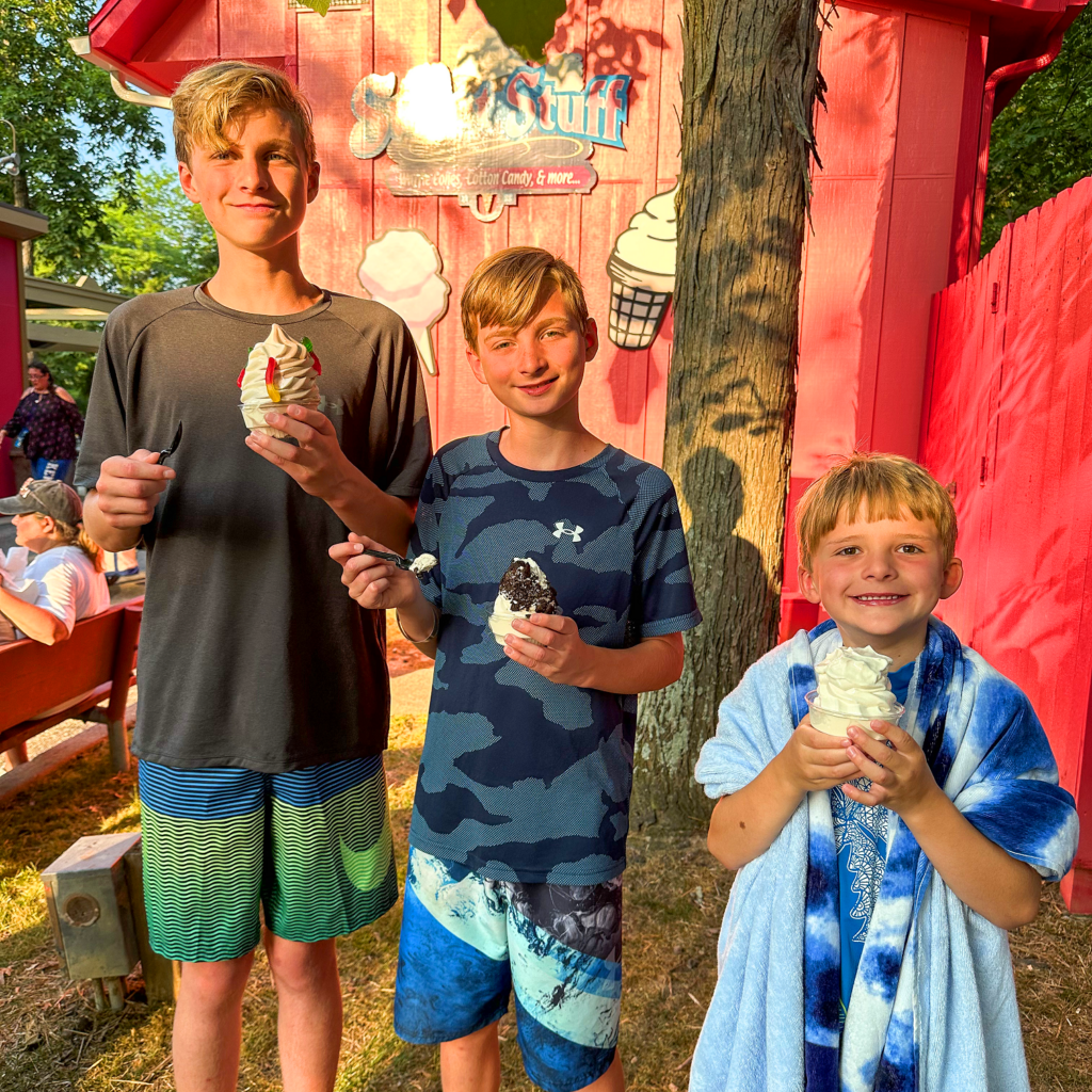 HoliBlogger Trina's sons eating ice cream